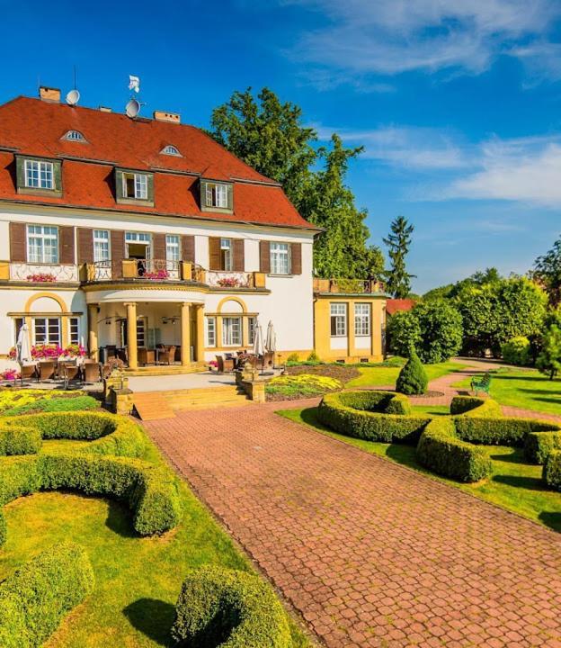 Hotel Veba Broumov Exteriör bild