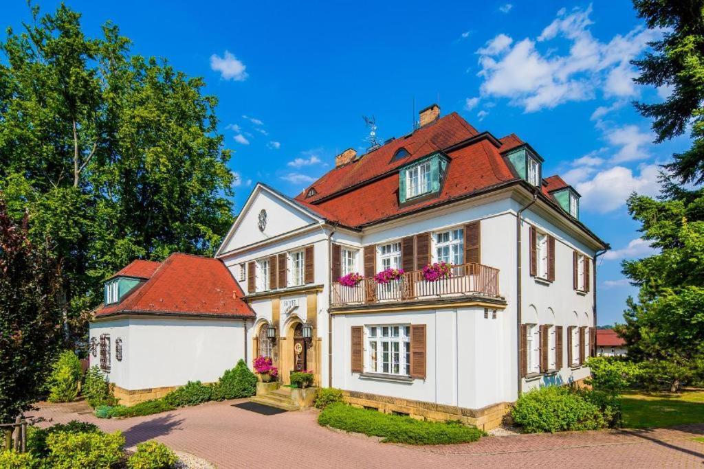 Hotel Veba Broumov Exteriör bild