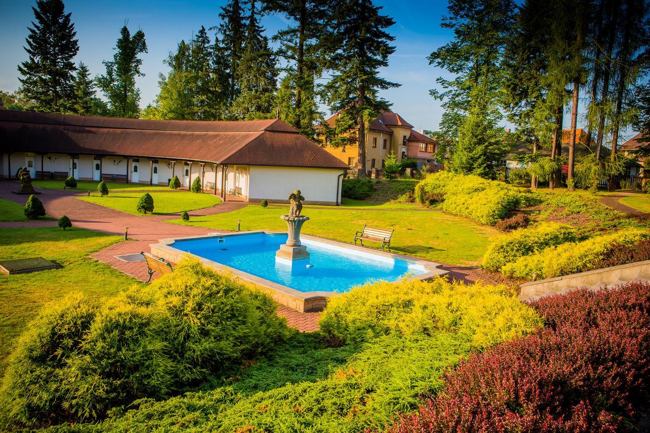 Hotel Veba Broumov Exteriör bild
