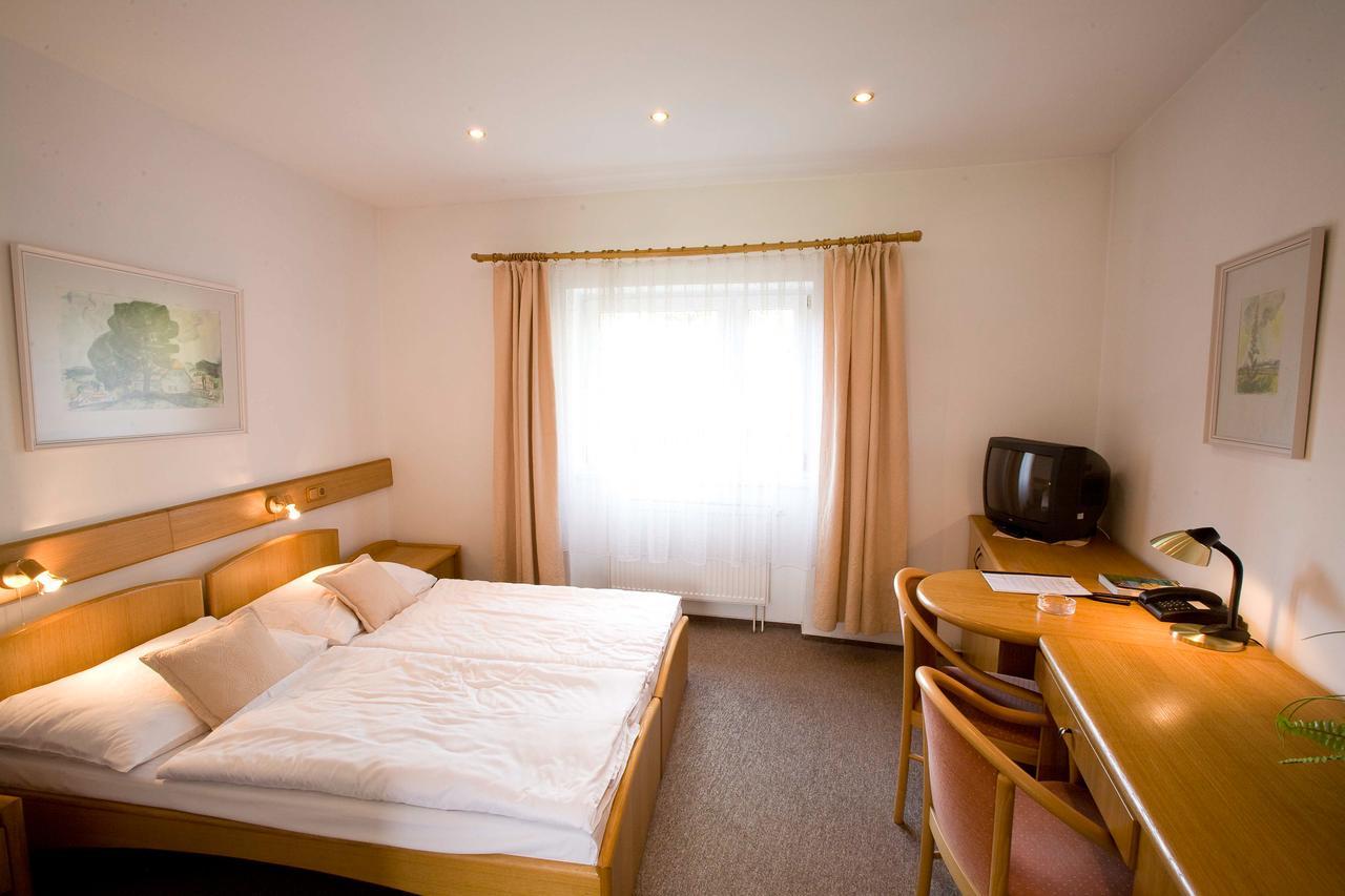 Hotel Veba Broumov Exteriör bild